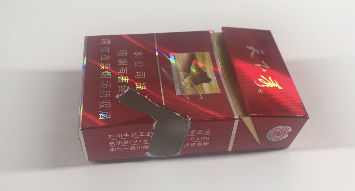 白抽了几十年烟,你知道烟盒里藏的这4个宝贝吗,真是太实用了