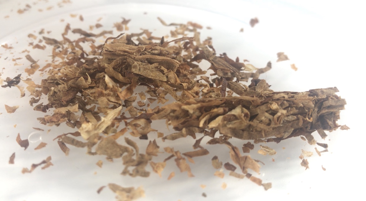 白抽了几十年烟,你知道烟盒里藏的这4个宝贝吗,真是太实用了