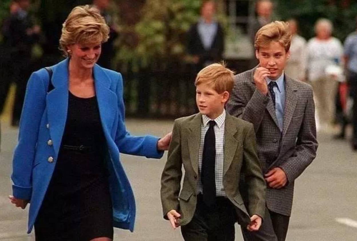 18线36岁离异女演员,凭什么让最值钱的黄金单