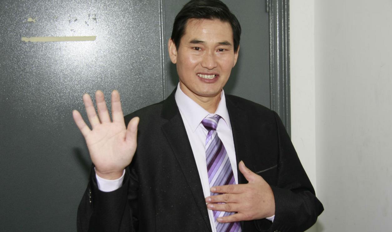 网曝大衣哥自说偷过税行过贿 朱之文怒删光微博 只发一老屋照片