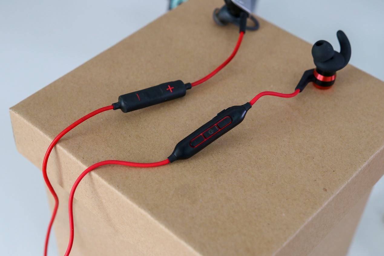 谁才是耳机中的运动健儿?1MORE iBfree对比魅