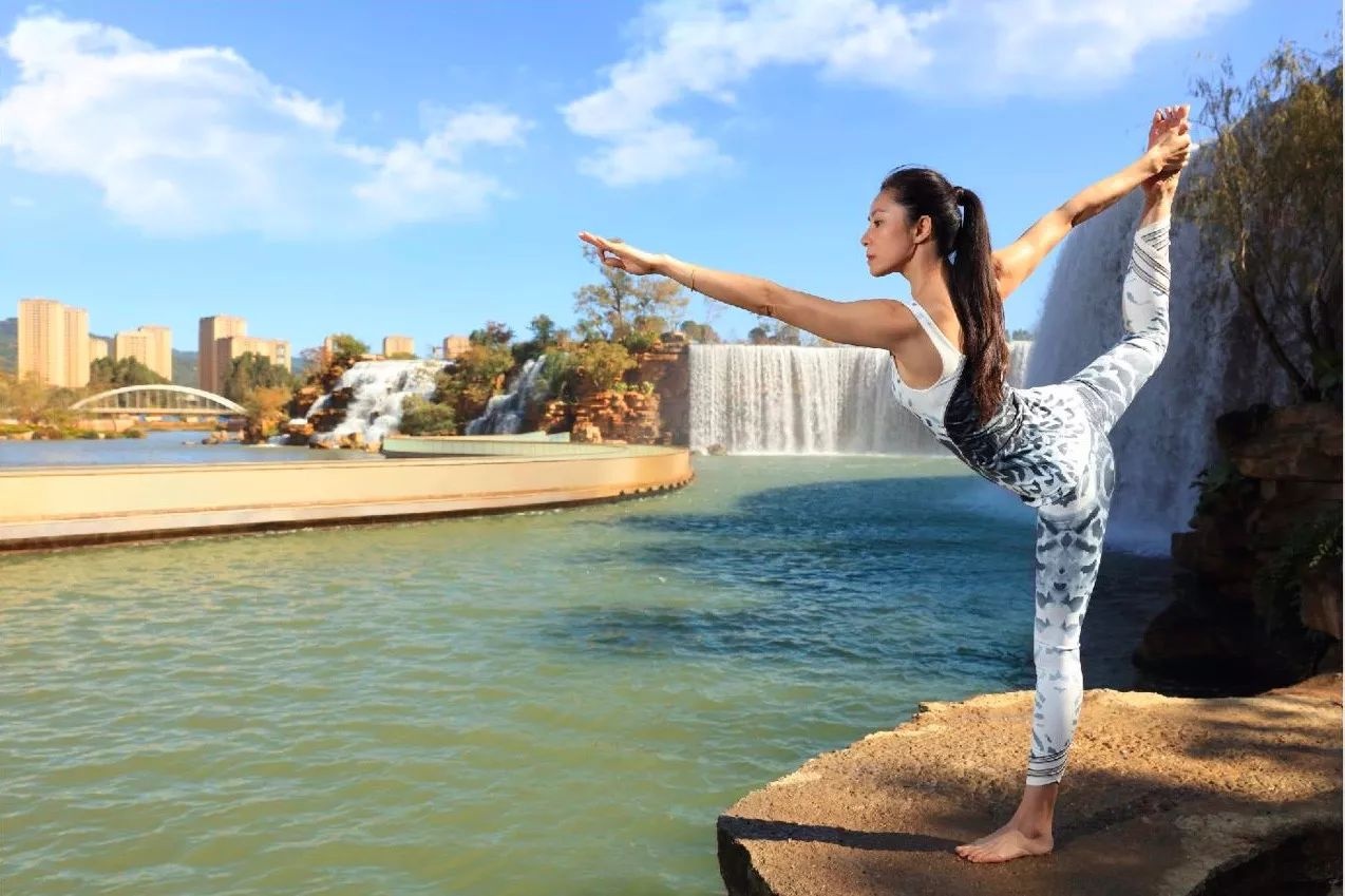 开年先开髋!瑜伽大咖教你把坐出来的紧绷做