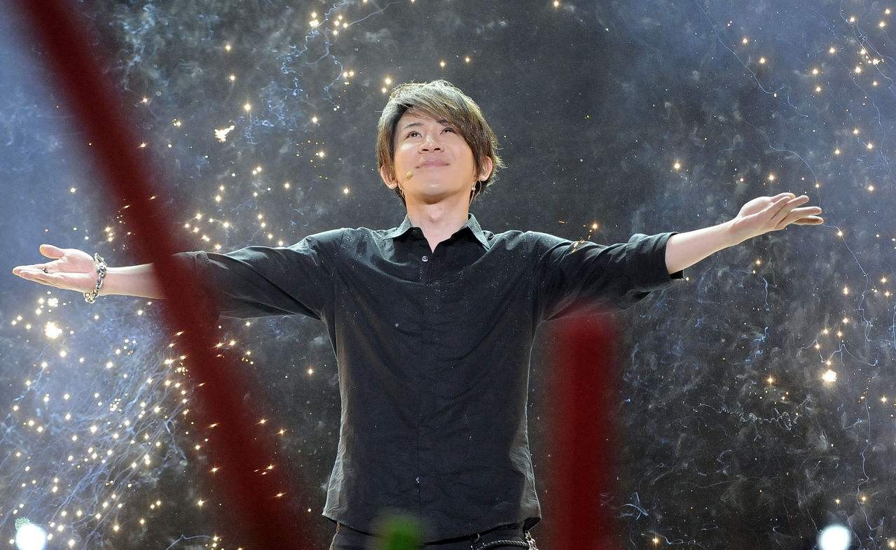 那个会吐槽喷段子的发型师刘谦又开始变魔术了,够品,刘谦!