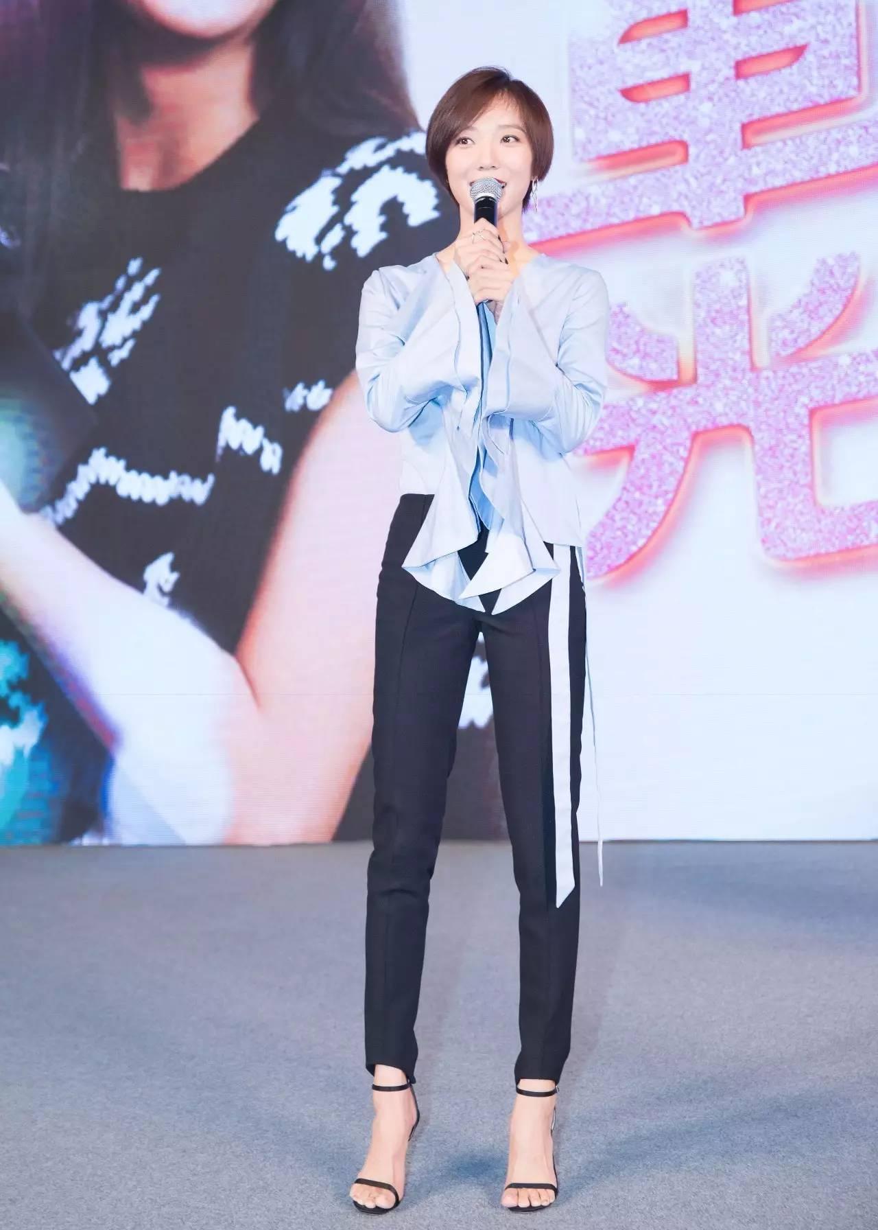 王珞丹把上万迪奥裙穿成村姑既视感,网友:赵丽颖都甘