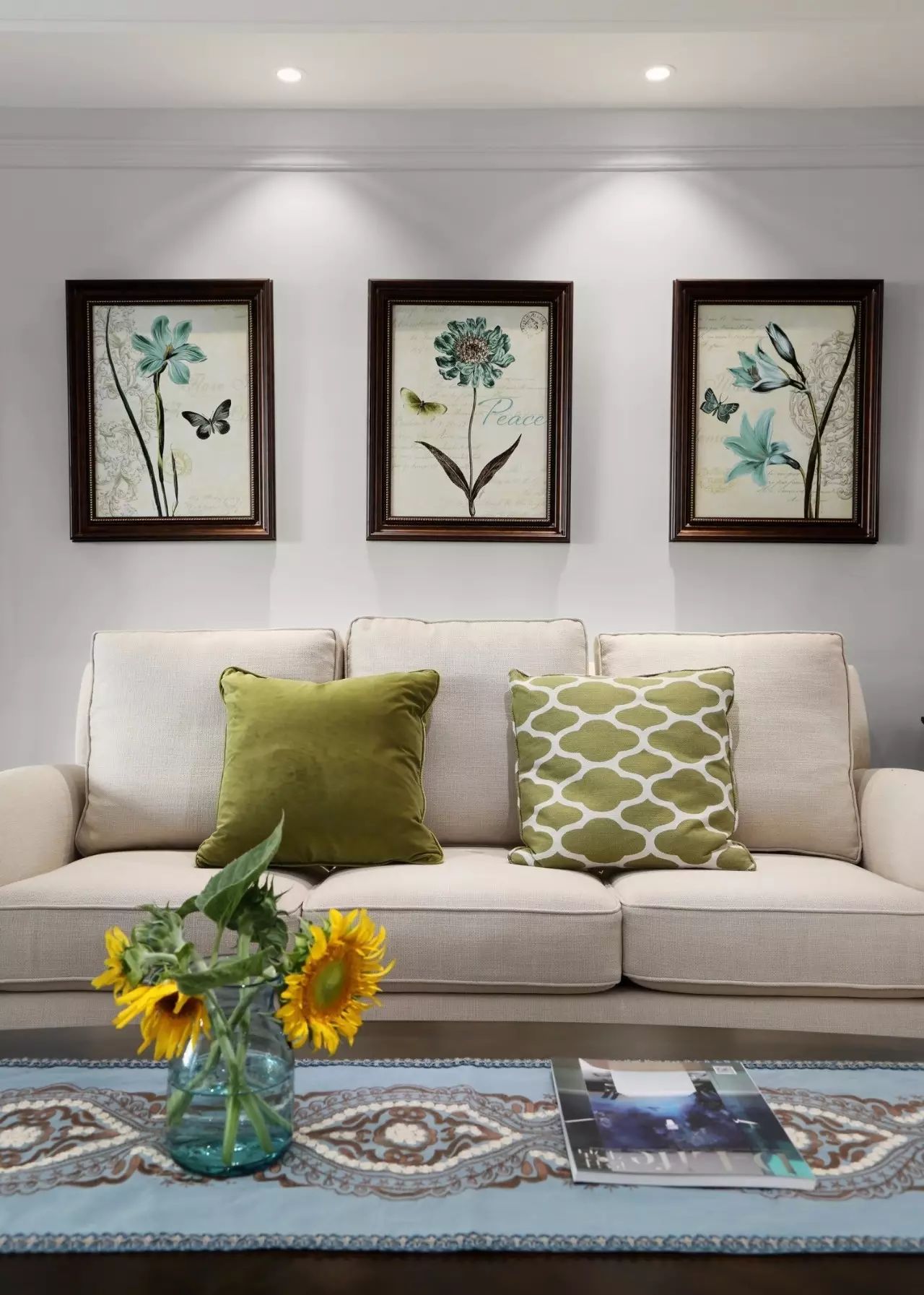 现代风格客厅沙发背景装饰画装修效果图 – 设计本装修效果图