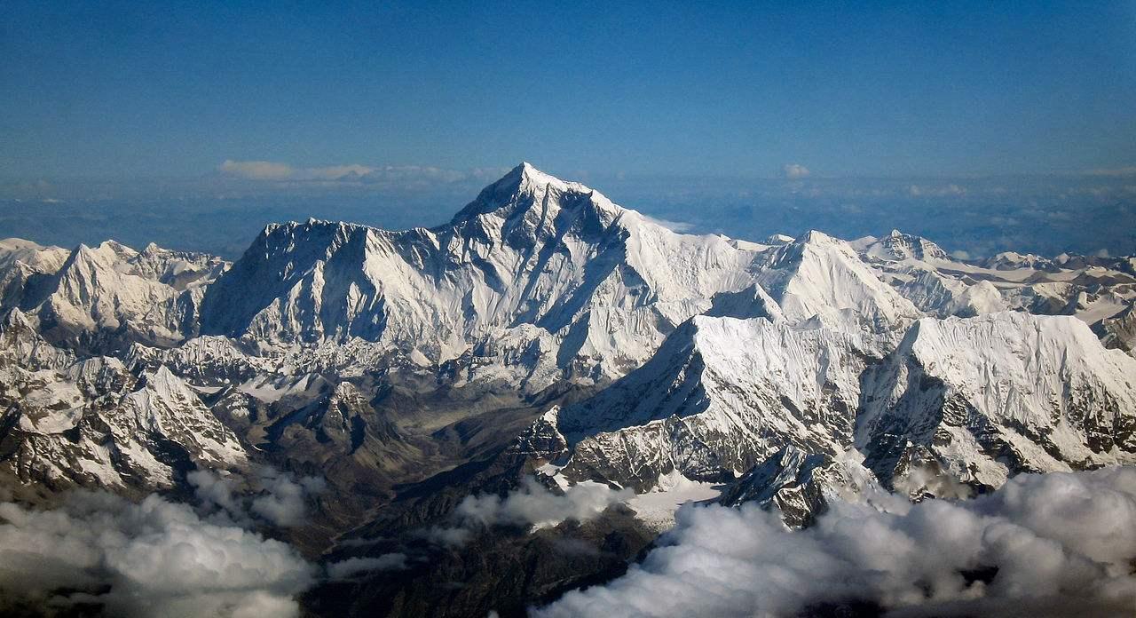 珠穆朗玛峰中国最高峰, 西方人却认为不属于中
