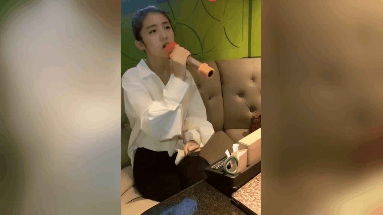 实拍美女在ktv唱《说散就散》, 人甜歌美!