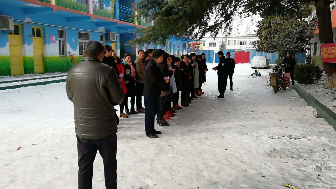 南阳桐柏民警进村入户 述职述廉问基层