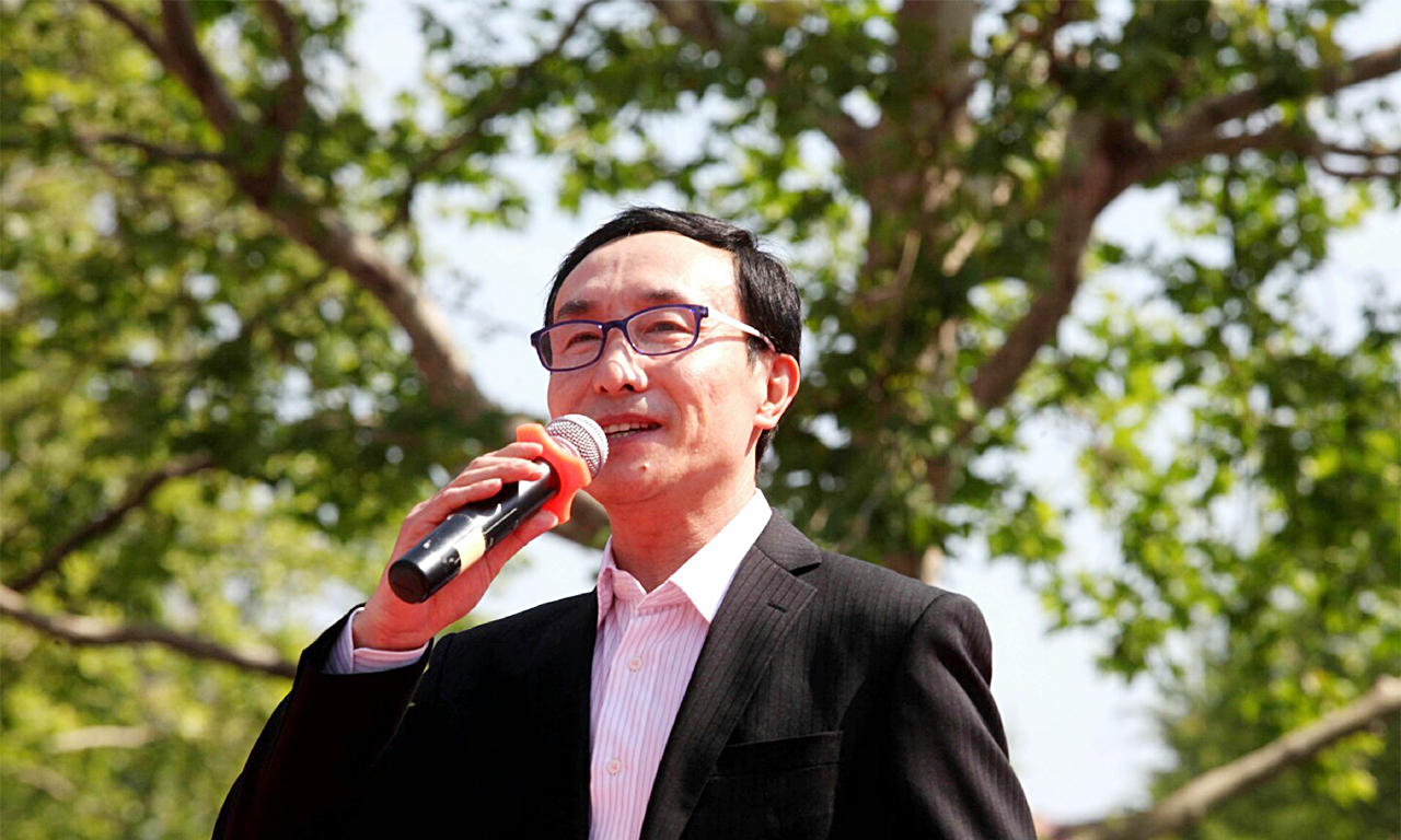 老爸是赵本山死对头,巩汉林想讨她当儿媳,嫁富豪获赠4千万豪车