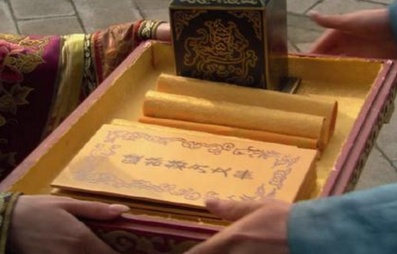 甄嬛到死也不知,当皇上赏赐给她一块金疙瘩后,苏培盛为何阴笑?