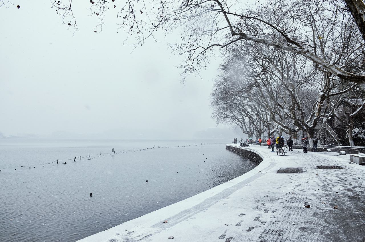 一下雪,杭州就变成了临安,来看看西湖断桥残雪