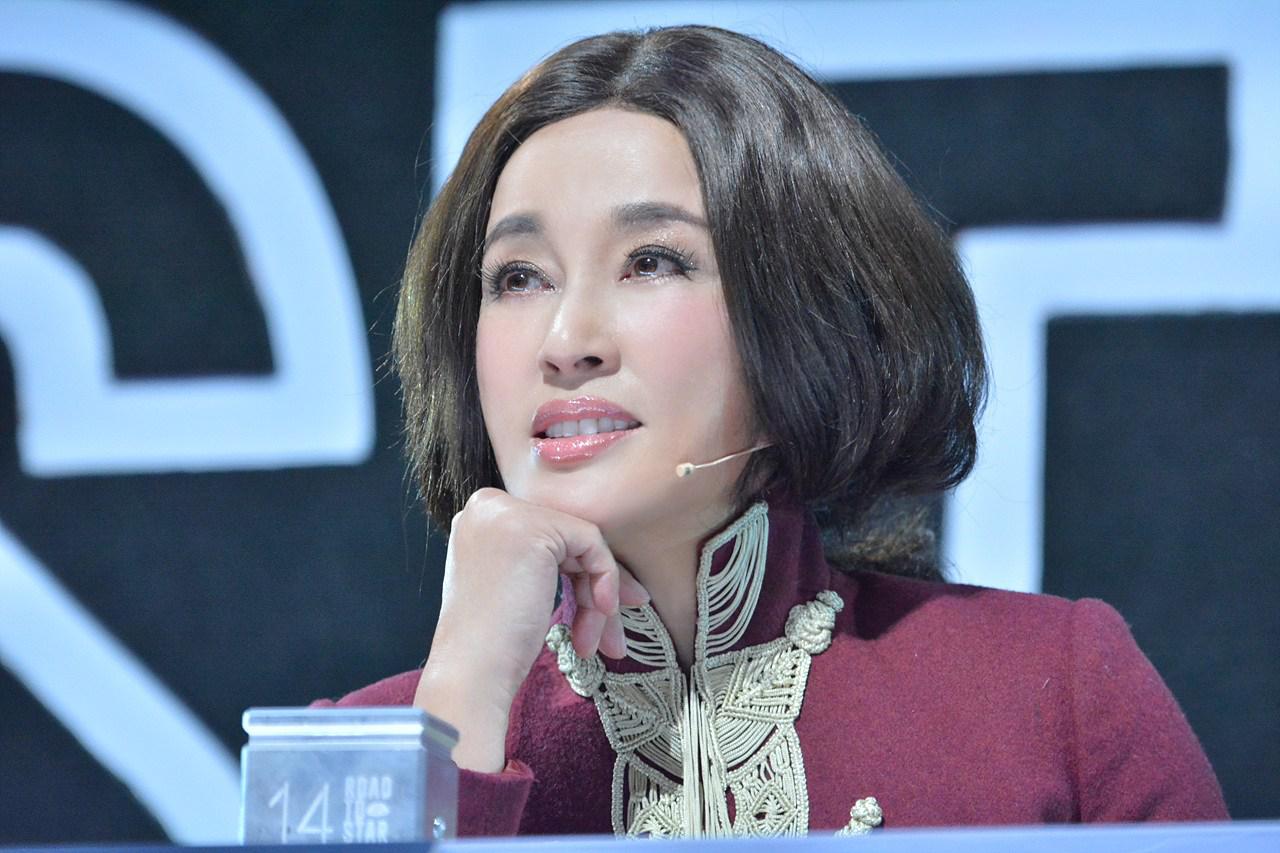 他遭刘晓庆狠甩,今娶小15岁娇妻,出行豪车羡煞旁人!