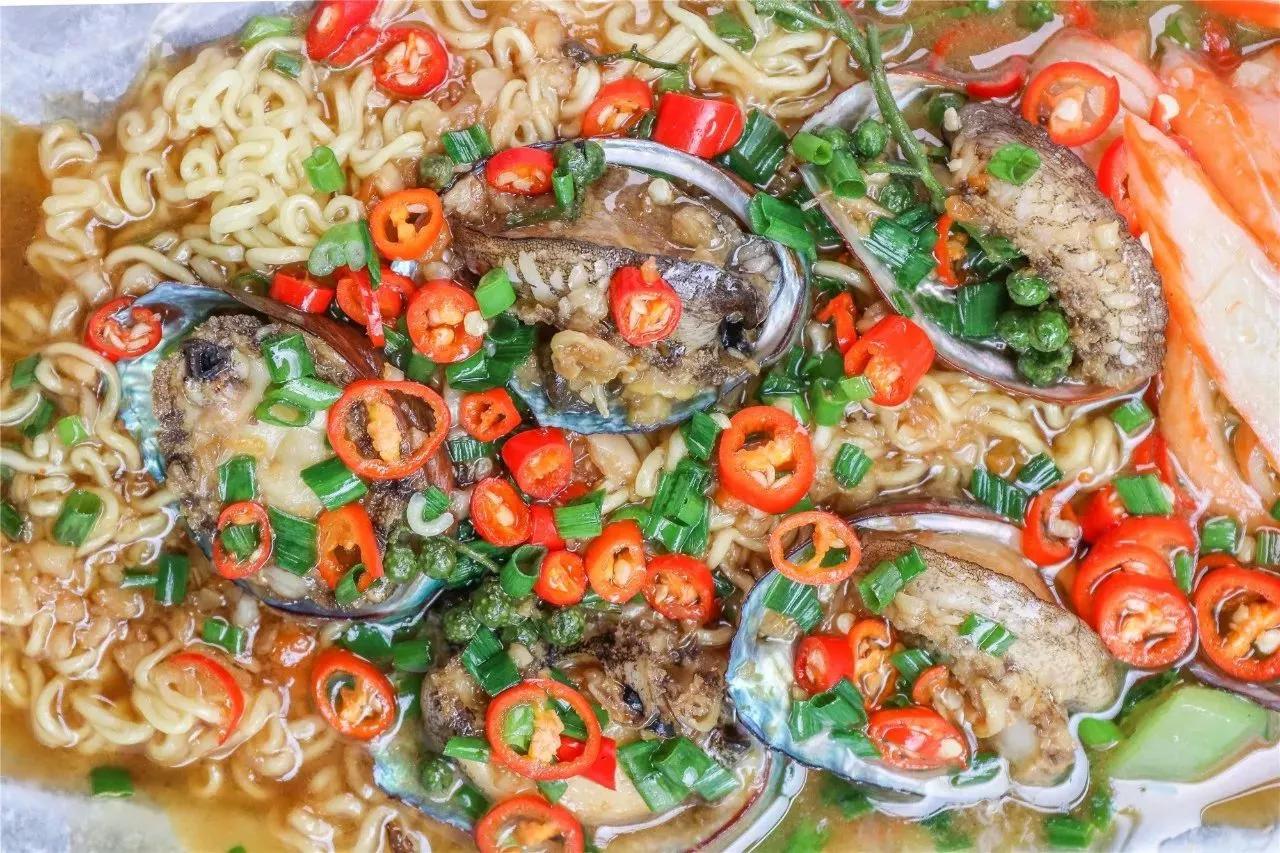 一天只卖50碗的鲍鱼面,藏在奎星楼的“头牌”店里!