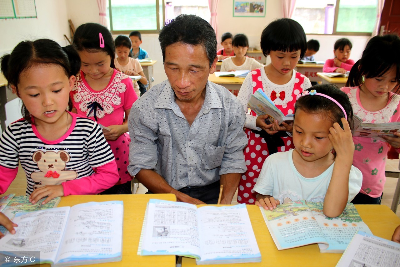 农村中小学教师30年教龄自然晋升一级教师,你