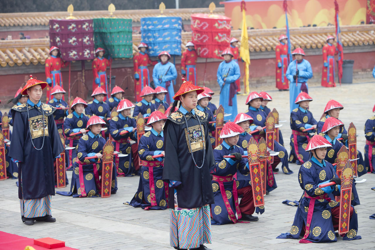清朝官服到底是谁设计,为何如此设计?史学家:与明朝有关!