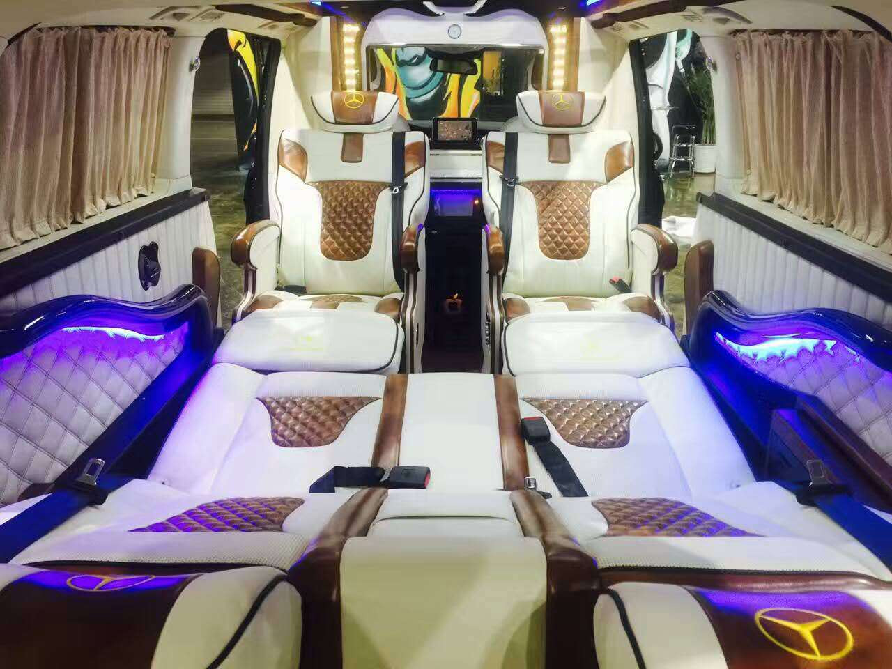 奔驰V260L七座MPV商务接待家庭出游两不误