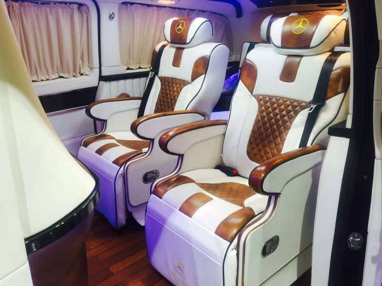 奔驰V260L七座MPV商务接待家庭出游两不误