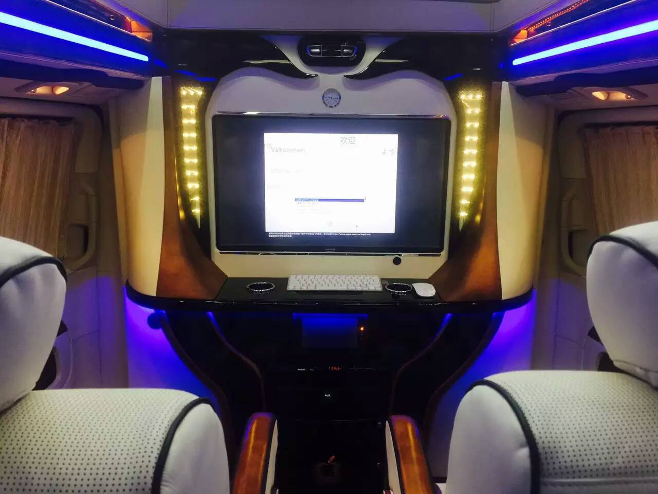 奔驰V260L七座MPV商务接待家庭出游两不误