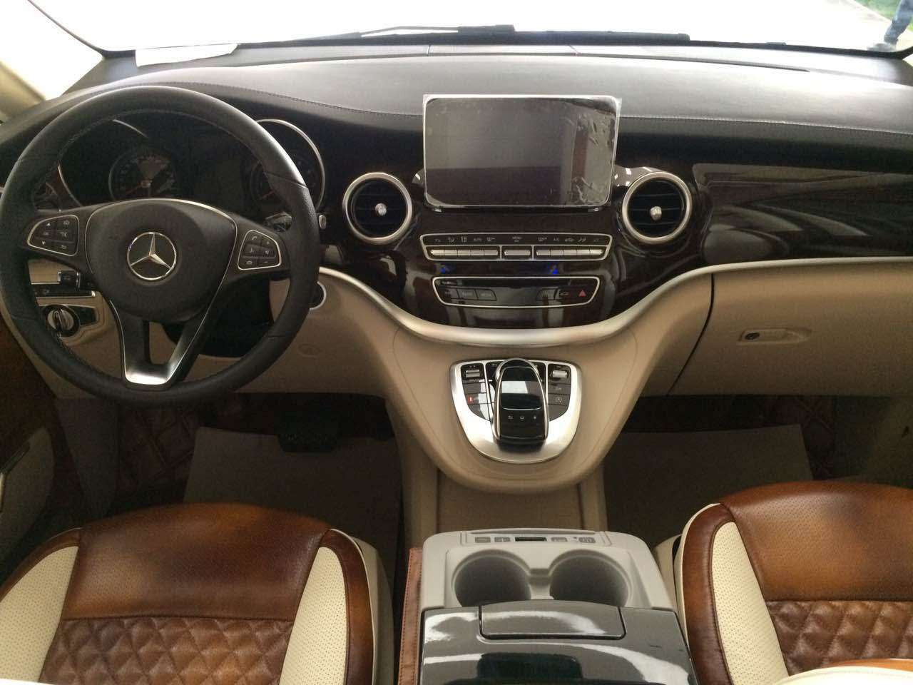 奔驰V260L七座MPV商务接待家庭出游两不误