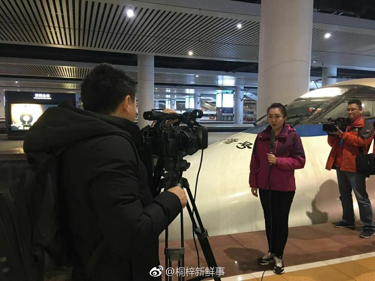 "和谐号"从贵阳出发2小时到重庆 桐梓电视台记者全程参加体验采访