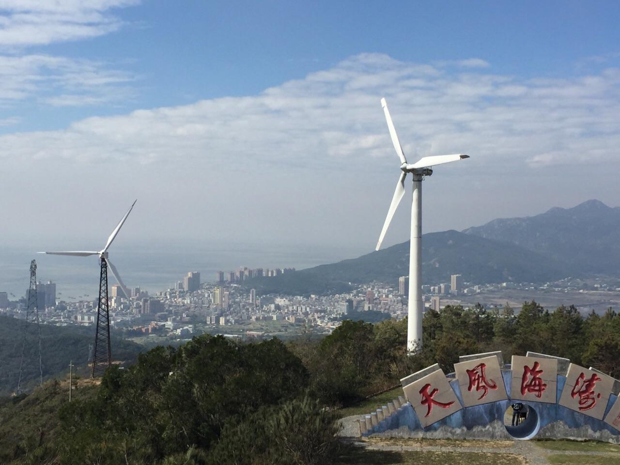 汕头也有风车阵 山巅风景迷人 能观南澳县全景!