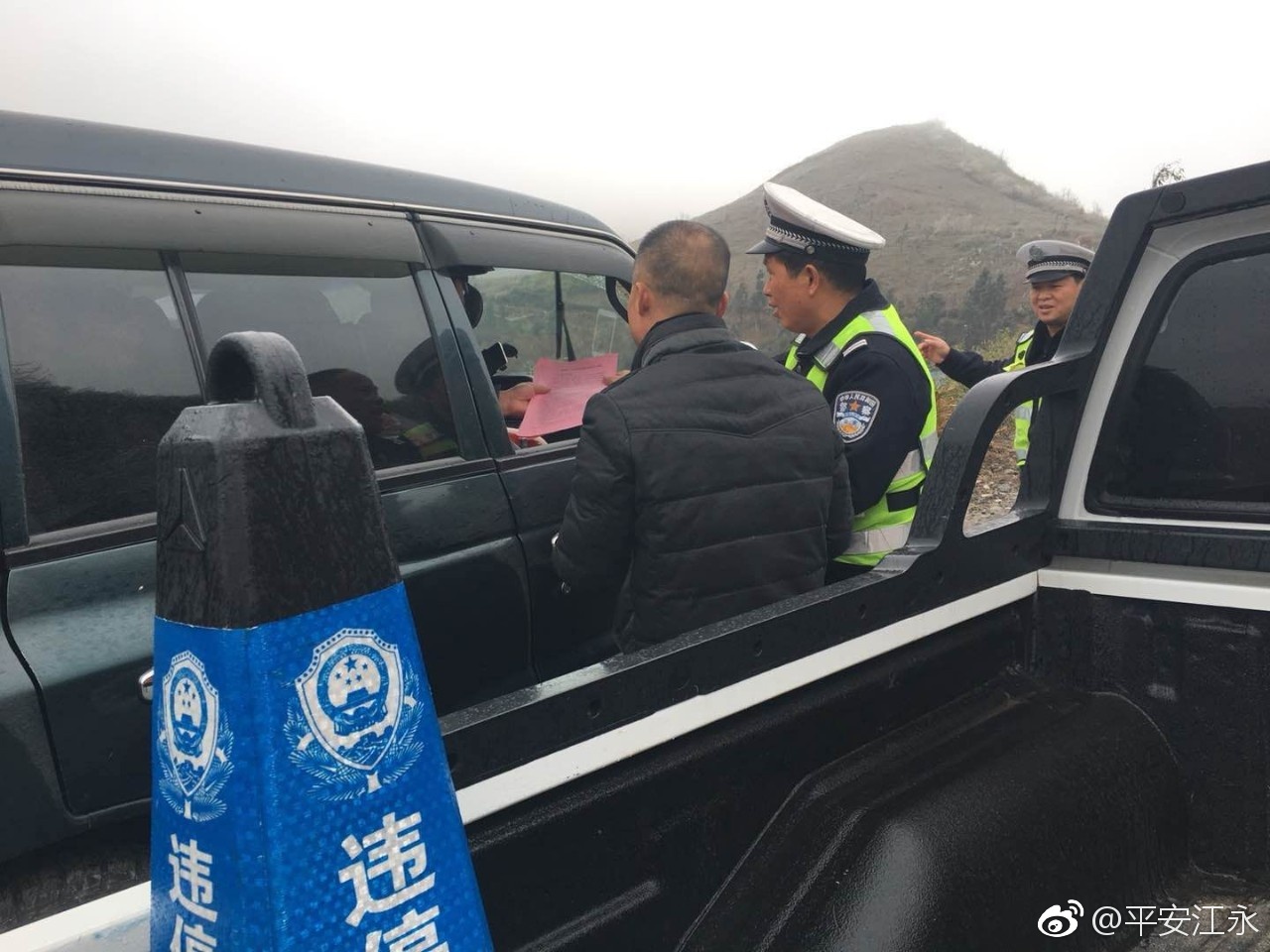 江永交警吹响低温冰冻天气防范工作集结号