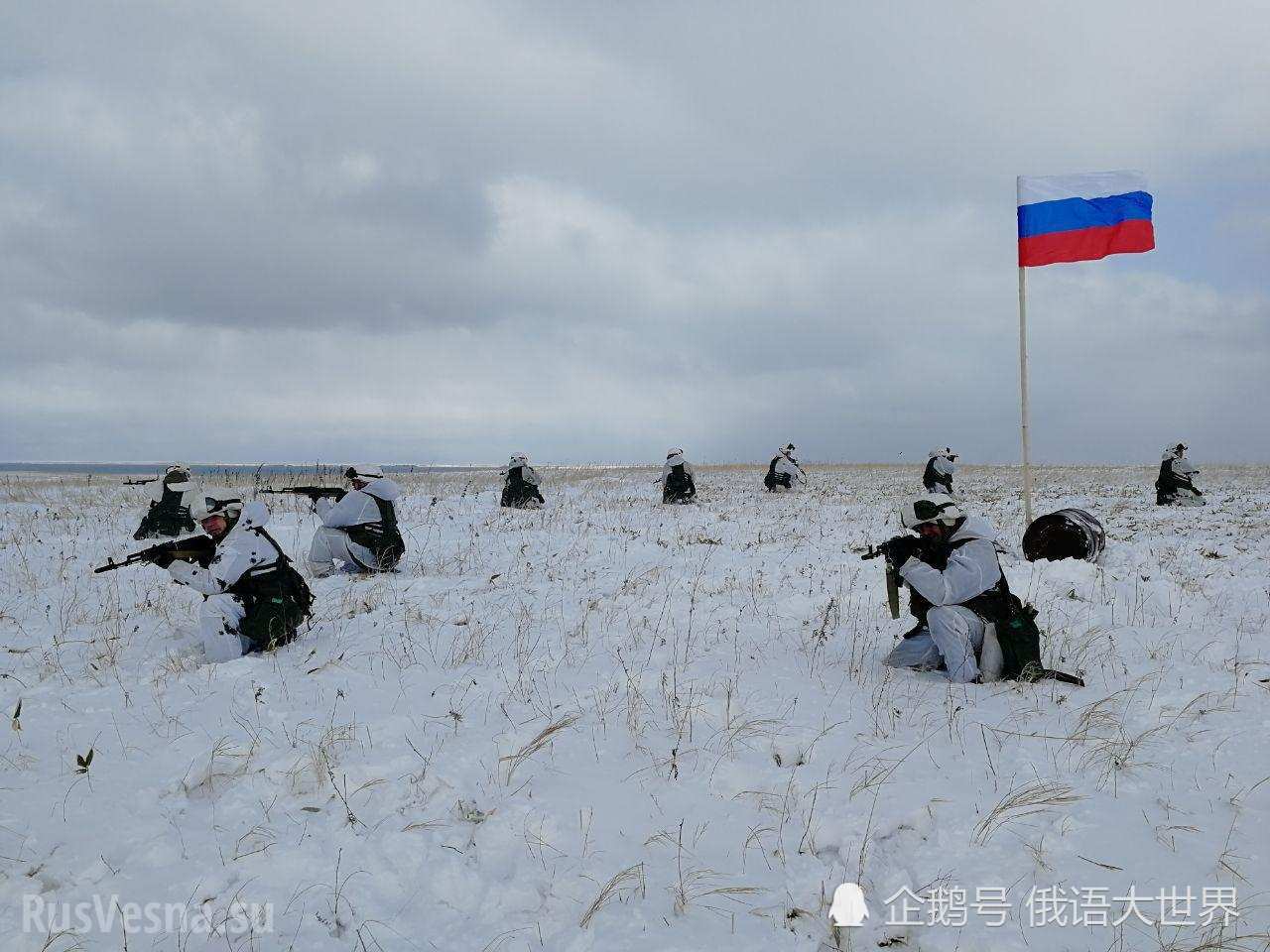 俄军在北方四岛插上巨幅国旗 日本要想回真的难了!