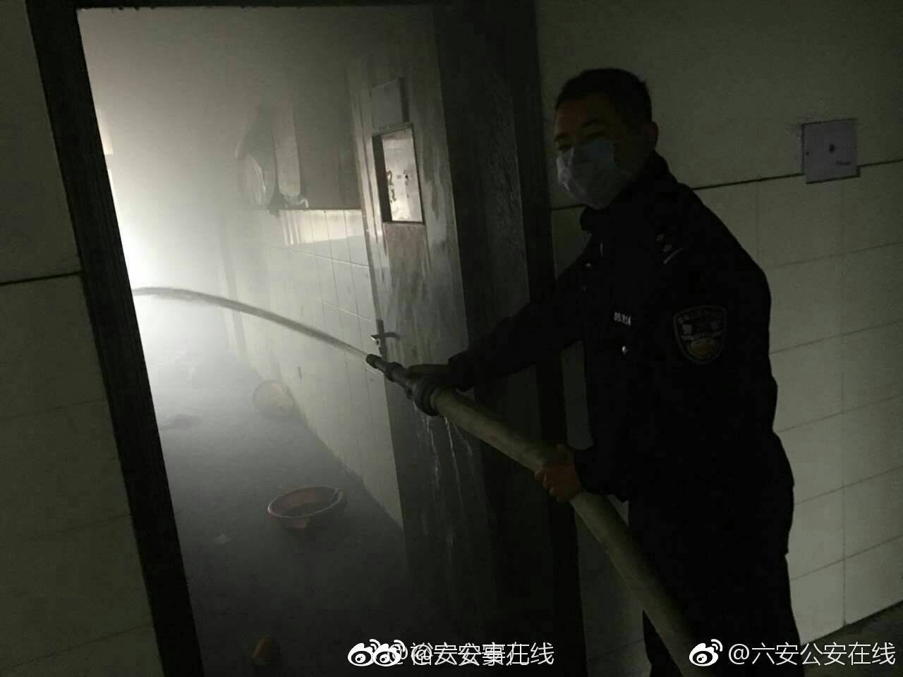 吓人!六安一卫生院大年初一突发大火![衰]