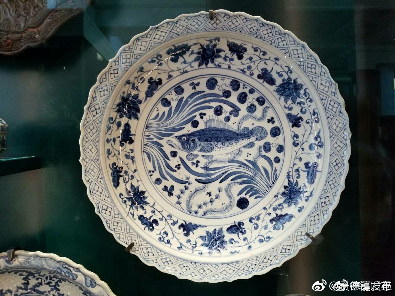 陶瓷知识 丨大英收藏的一件元青花鱼藻纹大盘