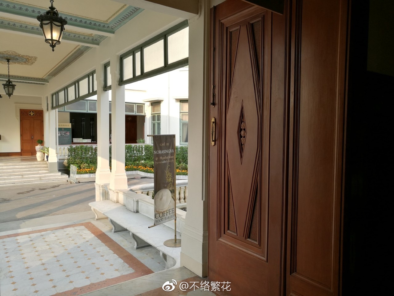 拉玛六世行宫(普密蓬是拉玛九世),建于 1909 年