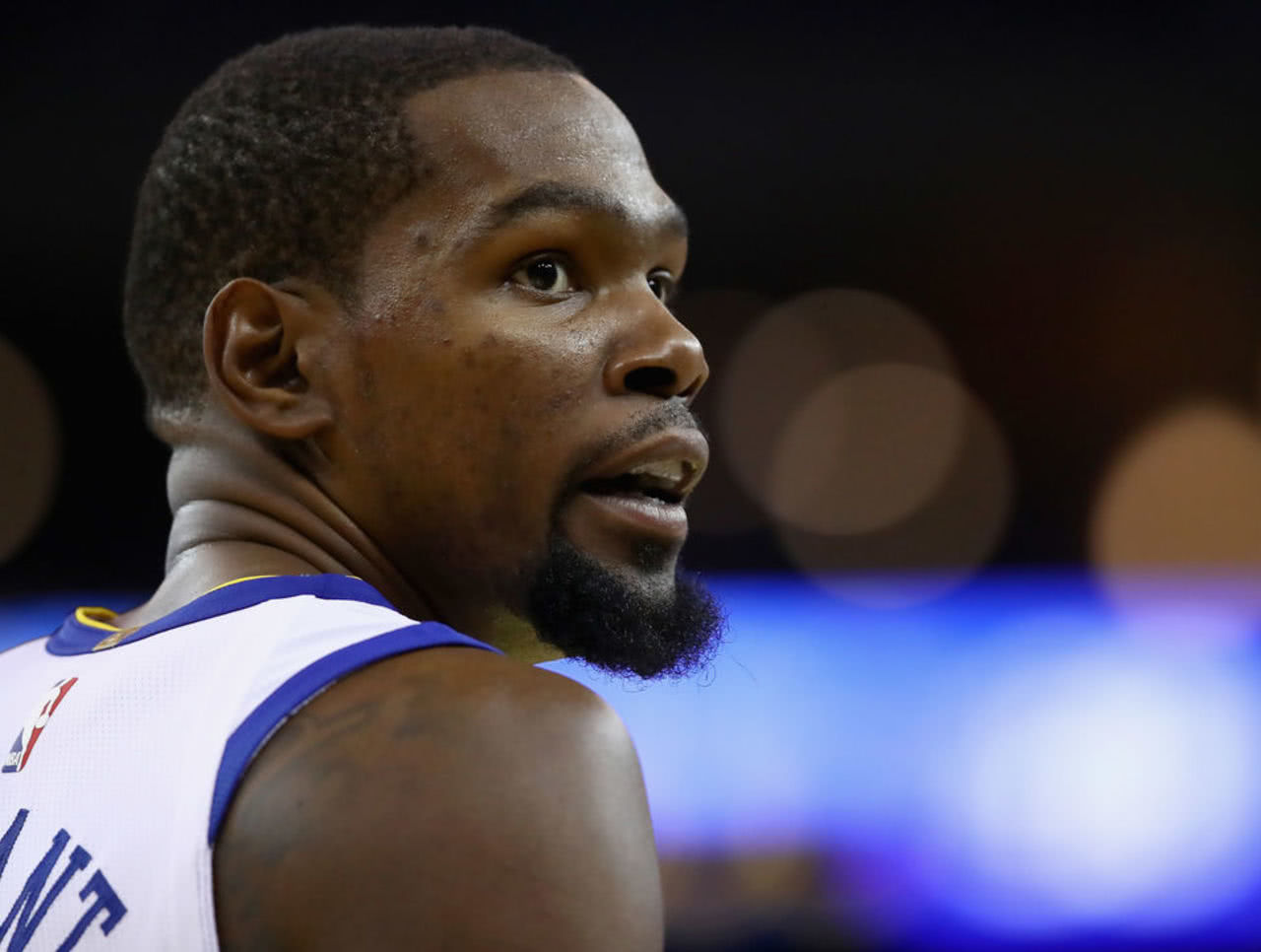 5年2亿的工资应该保密吗?杜兰特赞同,詹姆斯怎