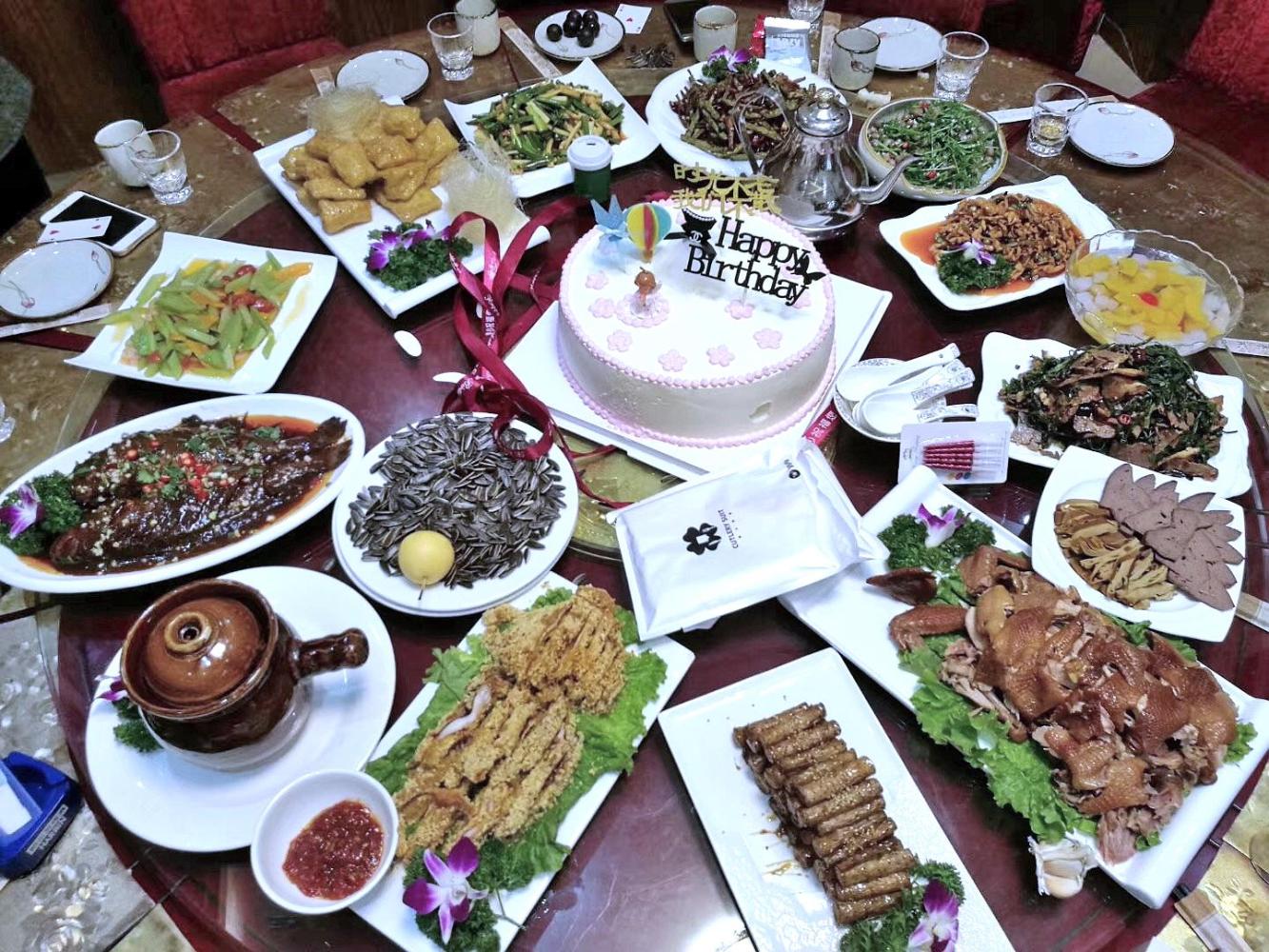 去哈尔滨旅游参加朋友生日宴 380元摆一桌东北菜果然够实在!