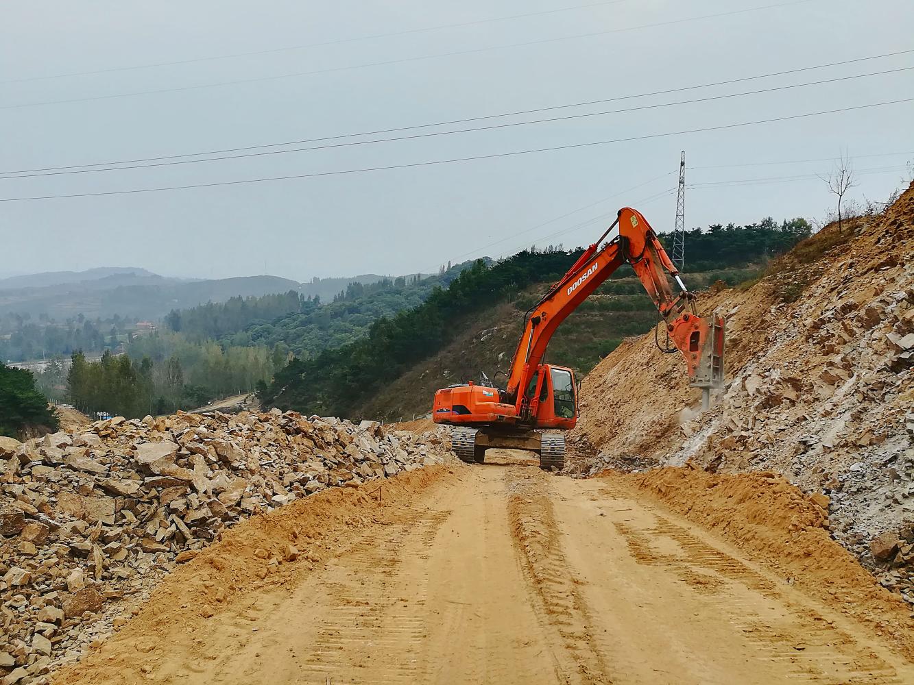 355年, 一个四面环山的小村庄出山的路终于通