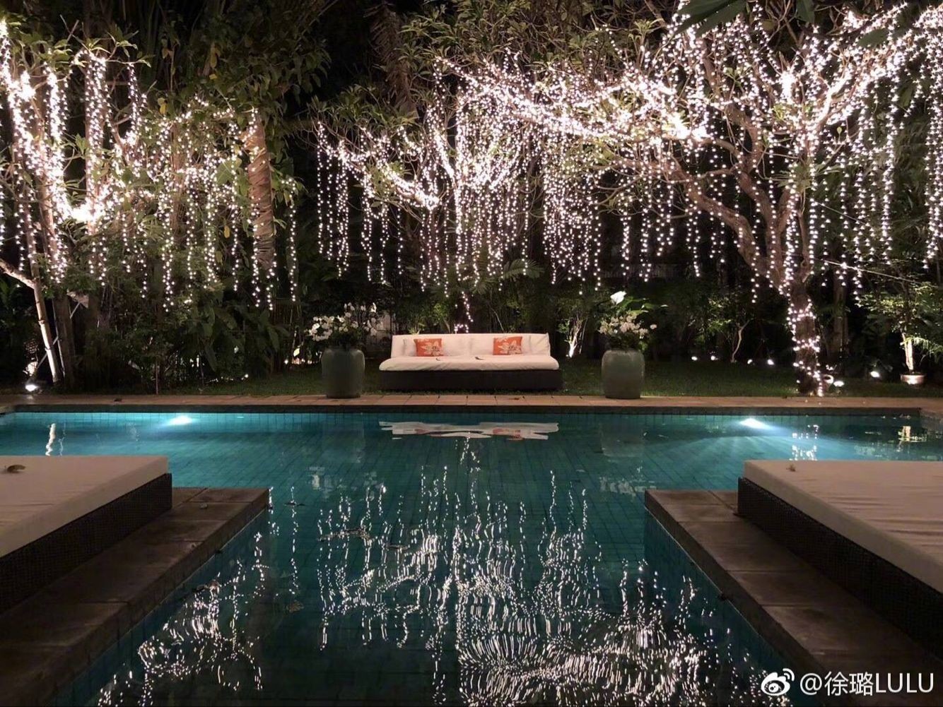 徐璐晒泰国度假照, 身穿比基尼上演湿身诱惑, 身