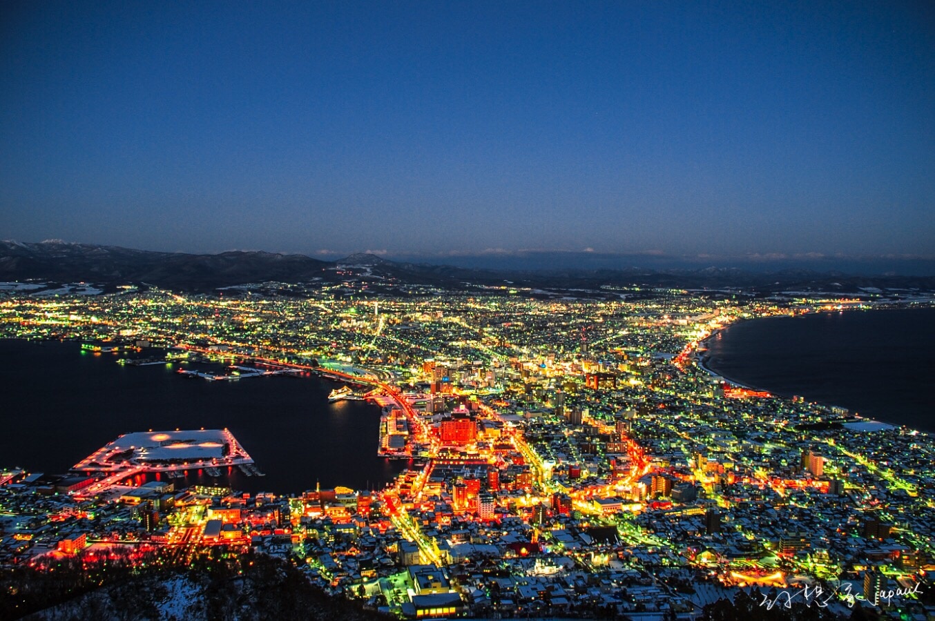 做为世界三大夜景之一的函馆山夜景，果真名不虚传_新浪看点