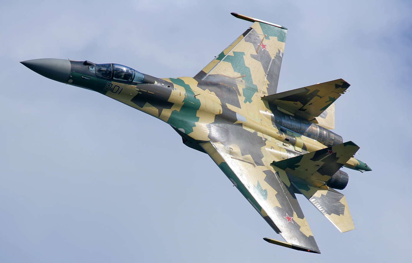 一转眼苏35战机已经首飞10周年 面对F22毫不逊色