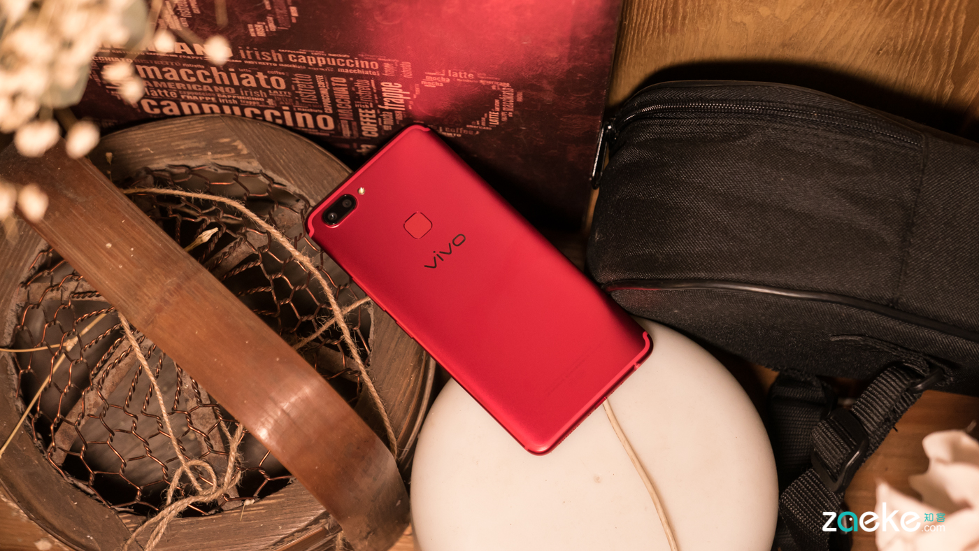 vivo x20星耀红圣诞限量版图赏:礼物,喜欢吗?