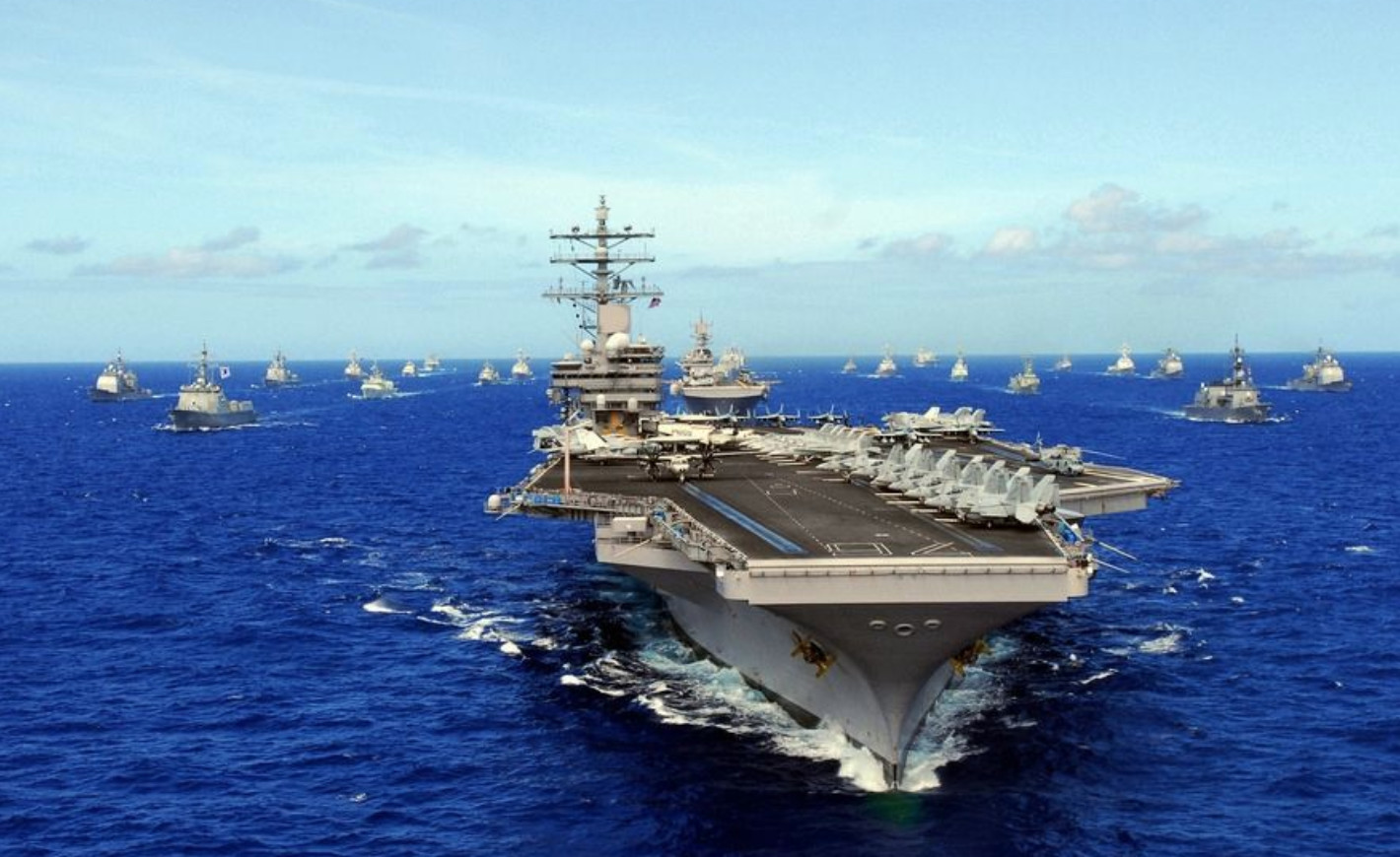 003航母是苏联传奇样式,排水量15万吨,福特号不敌
