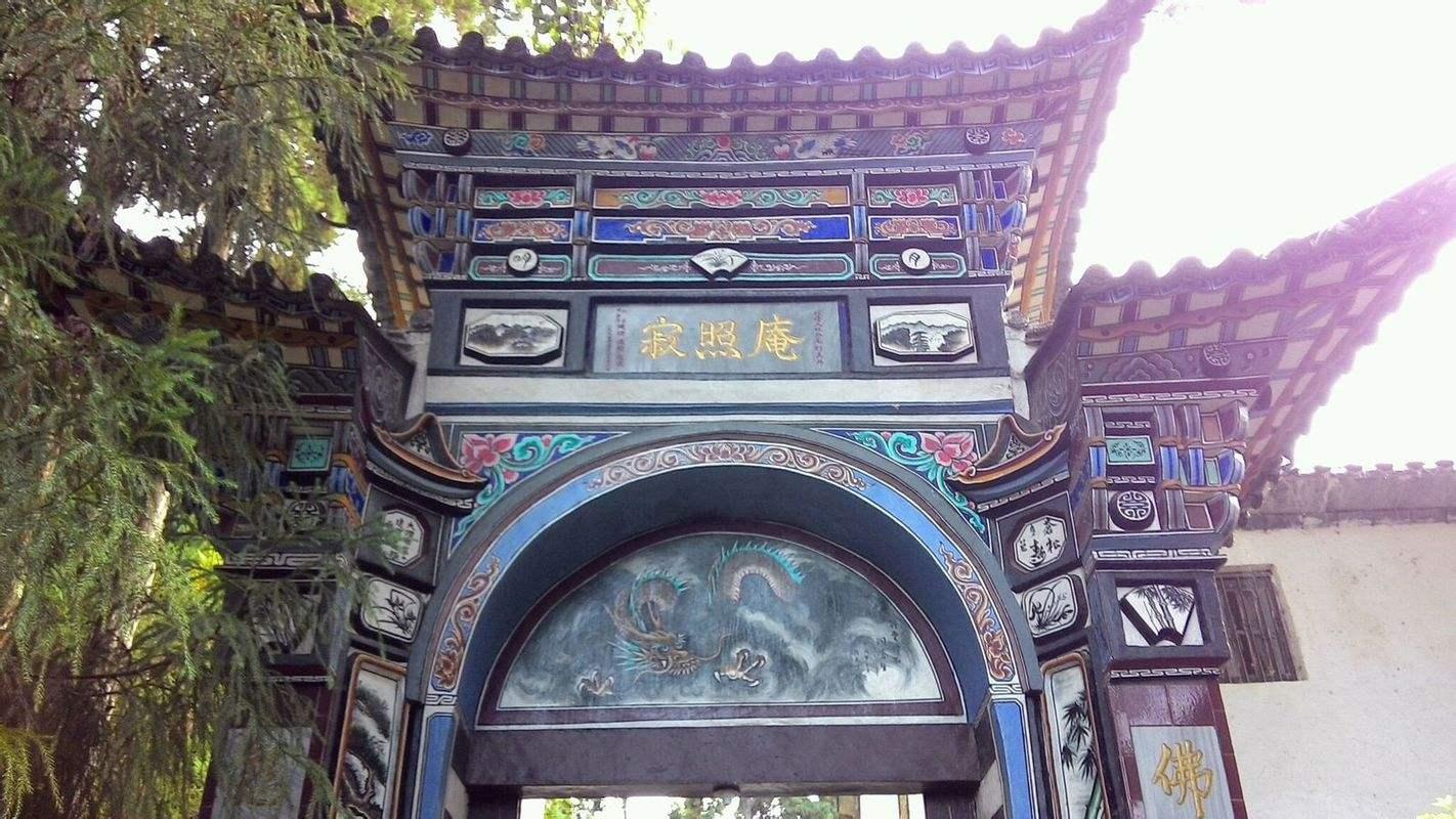 中国最美的尼姑庵: 沐浴在花草的海洋, 女人来到这里都想留下来!