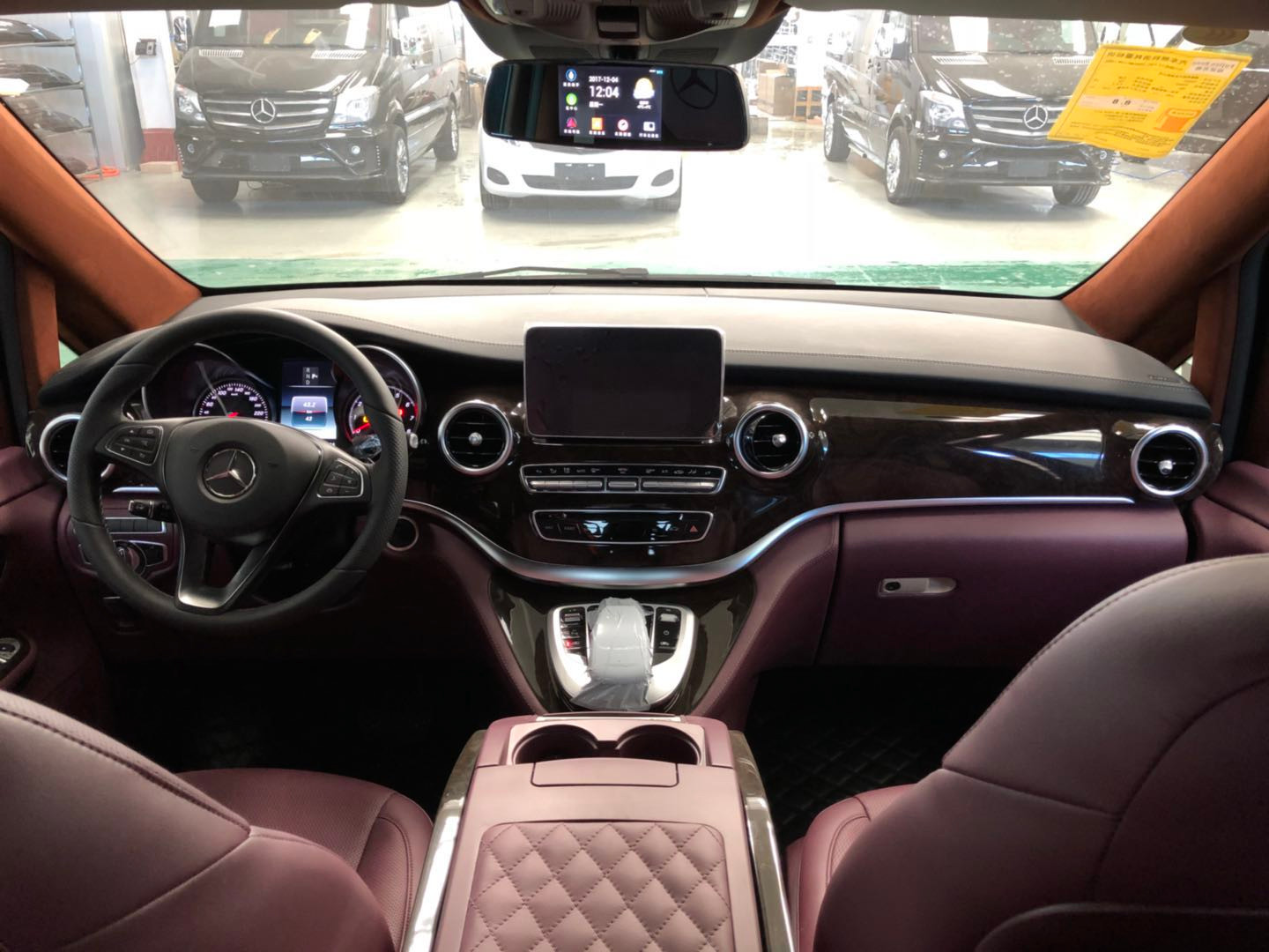 奔驰新V级商务车 奢华内饰接待从容不迫