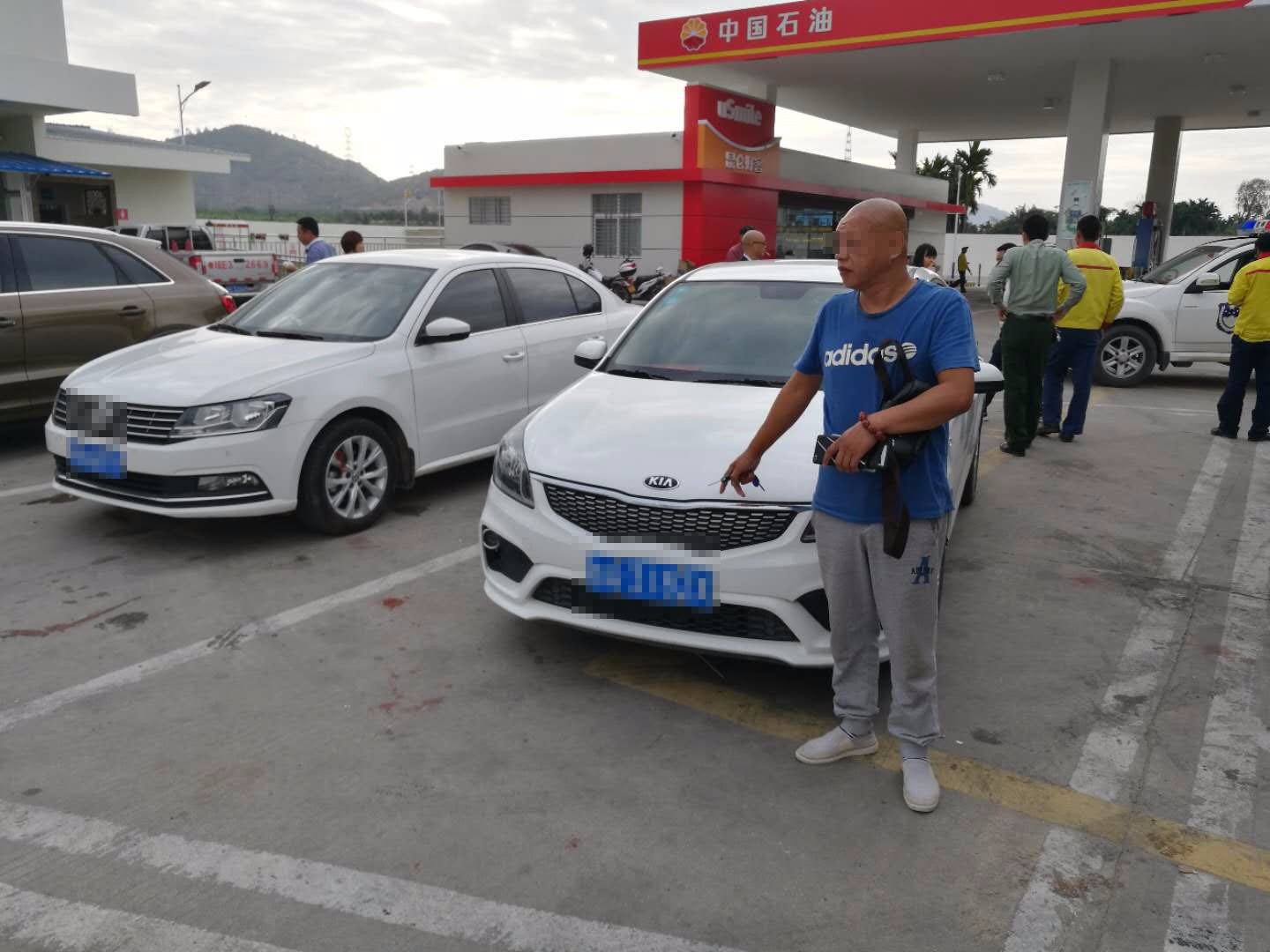 加油后谎称去便利店刷卡结账开溜