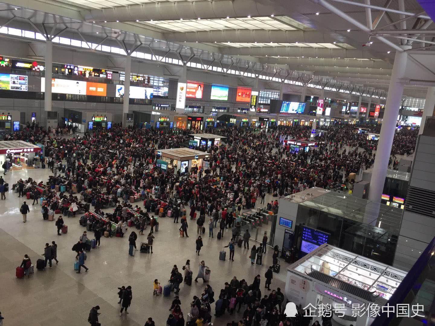 上海虹桥高铁站春运景象千山万水挡不住游子回家过年现场图