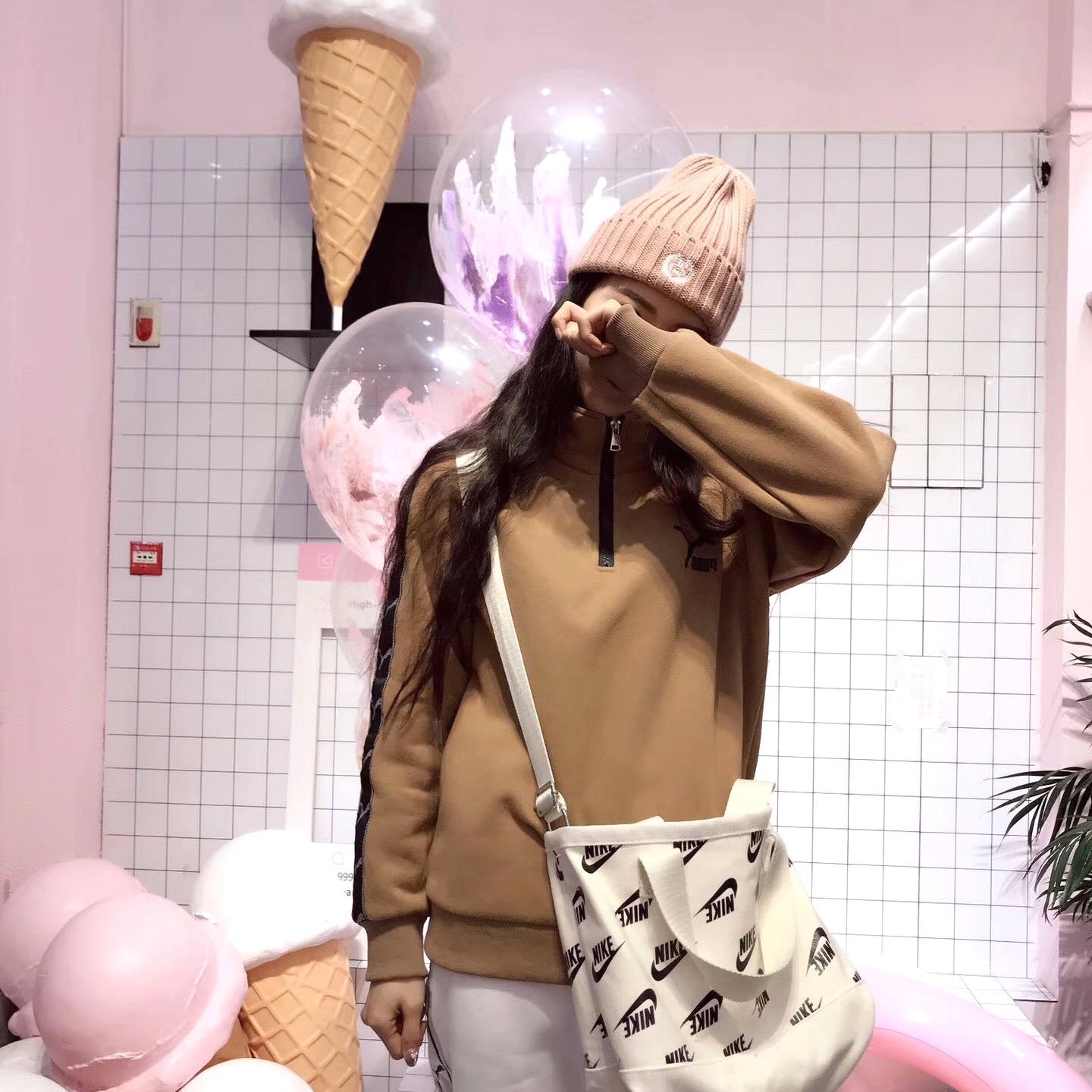 为什么网红出门约会都要背一个Nike单肩包