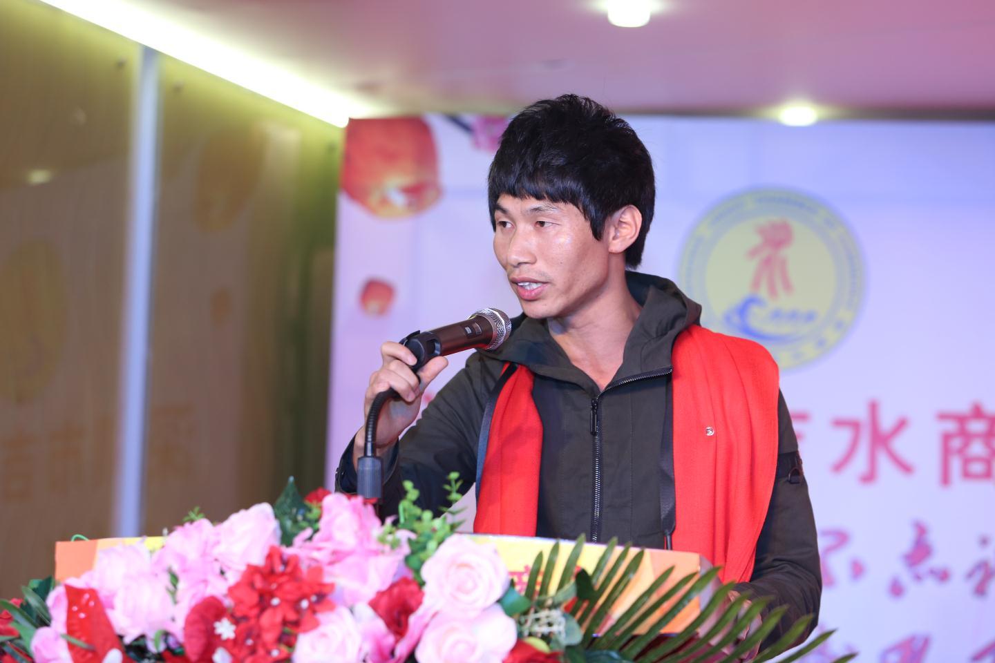 商会优秀会员代表罗炫发言