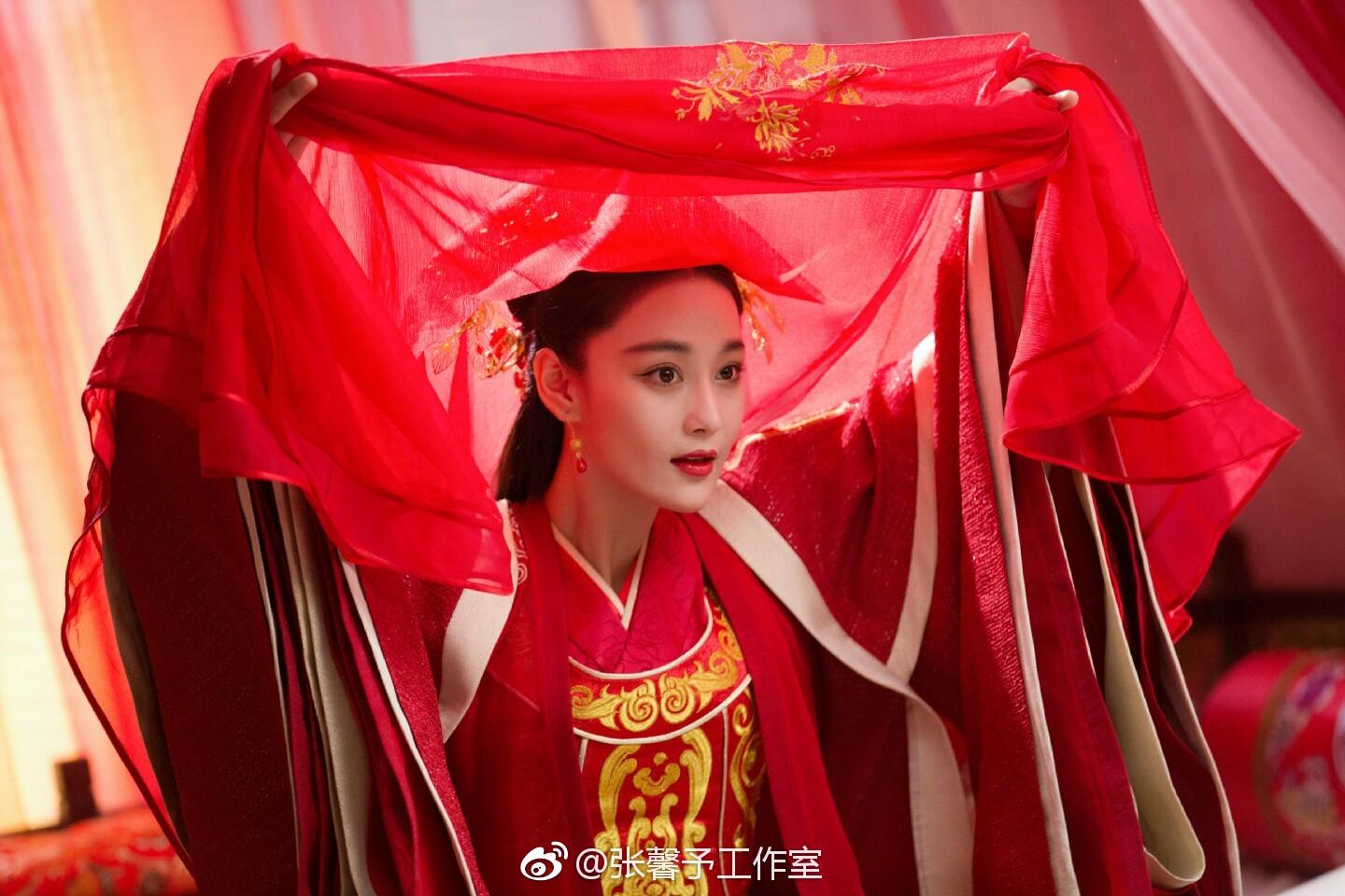 张馨予红色嫁衣照太美了,这才是最美的新娘