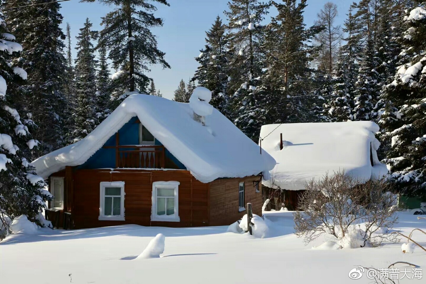 走进西伯利亚的原始森林.住在童话故事里的木屋,推开窗就是美景