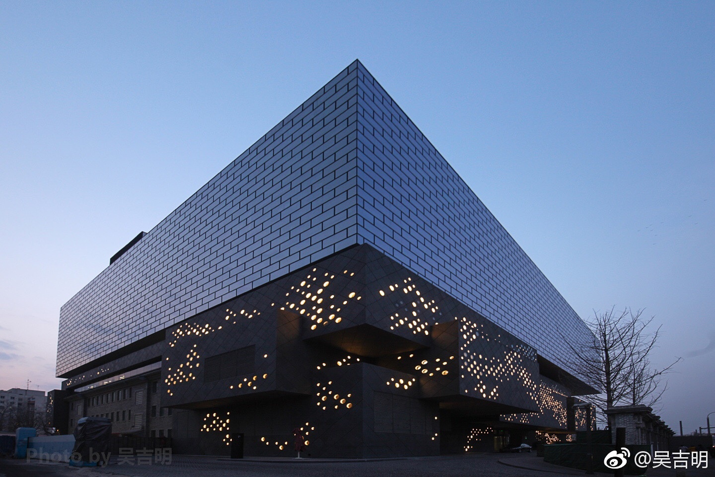 美术馆边上的嘉德艺术中心 舍人\/BIAD 艺术北