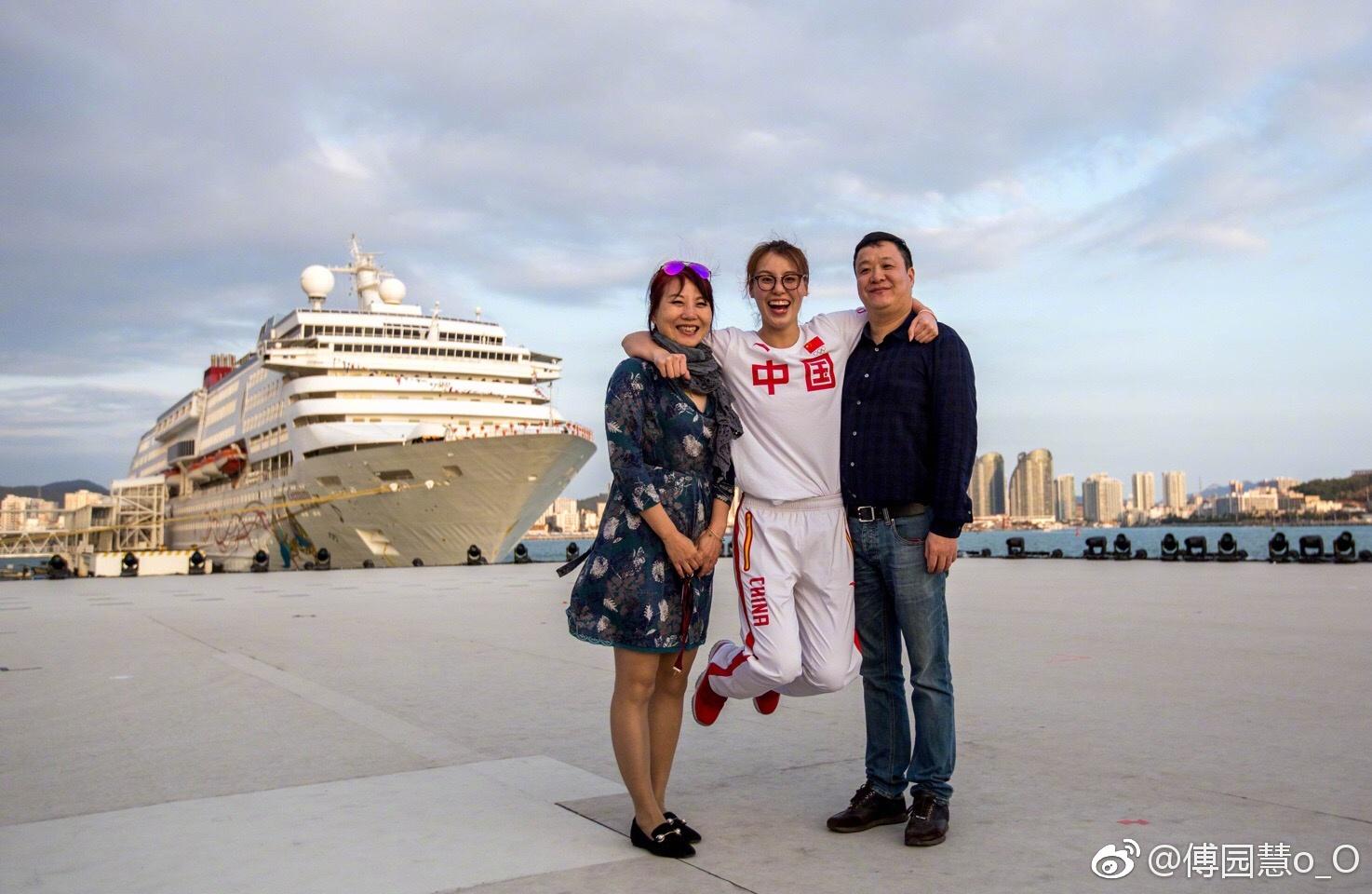 国乒派2大代表上央视春晚!张继科与刘诗雯同框 怕景甜吃醋躲前任