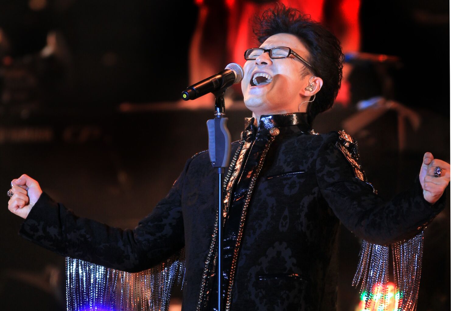 她曾是汪峰初恋!惨遭两大音乐才子劈腿!抑郁成