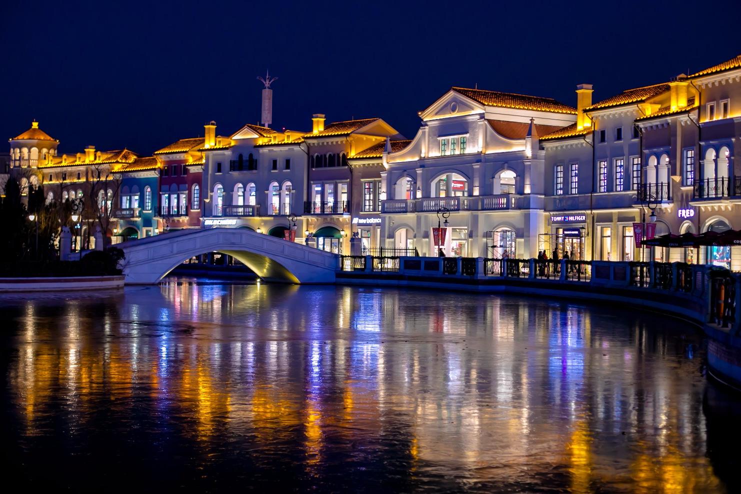 济南百联奥特莱斯夜景